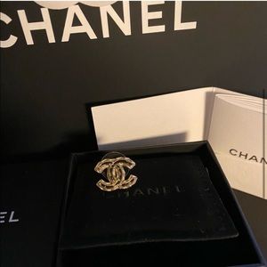 Chanel Earring/Pin (x1)